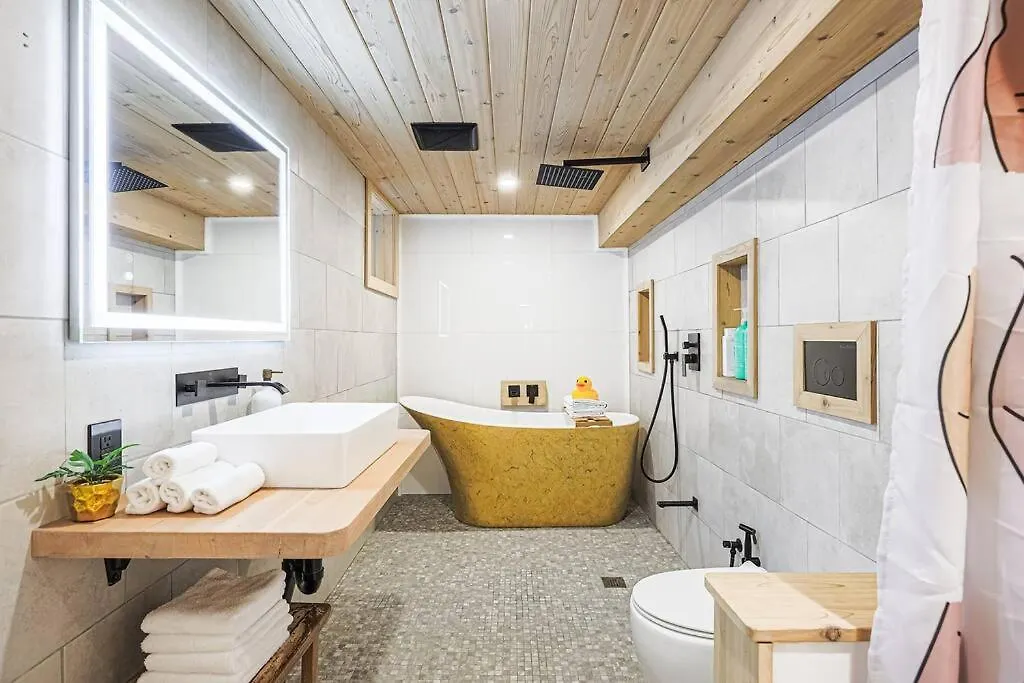 Spa Oasis In Toronto'S Heart + Parking! 0*, Toronto Canada