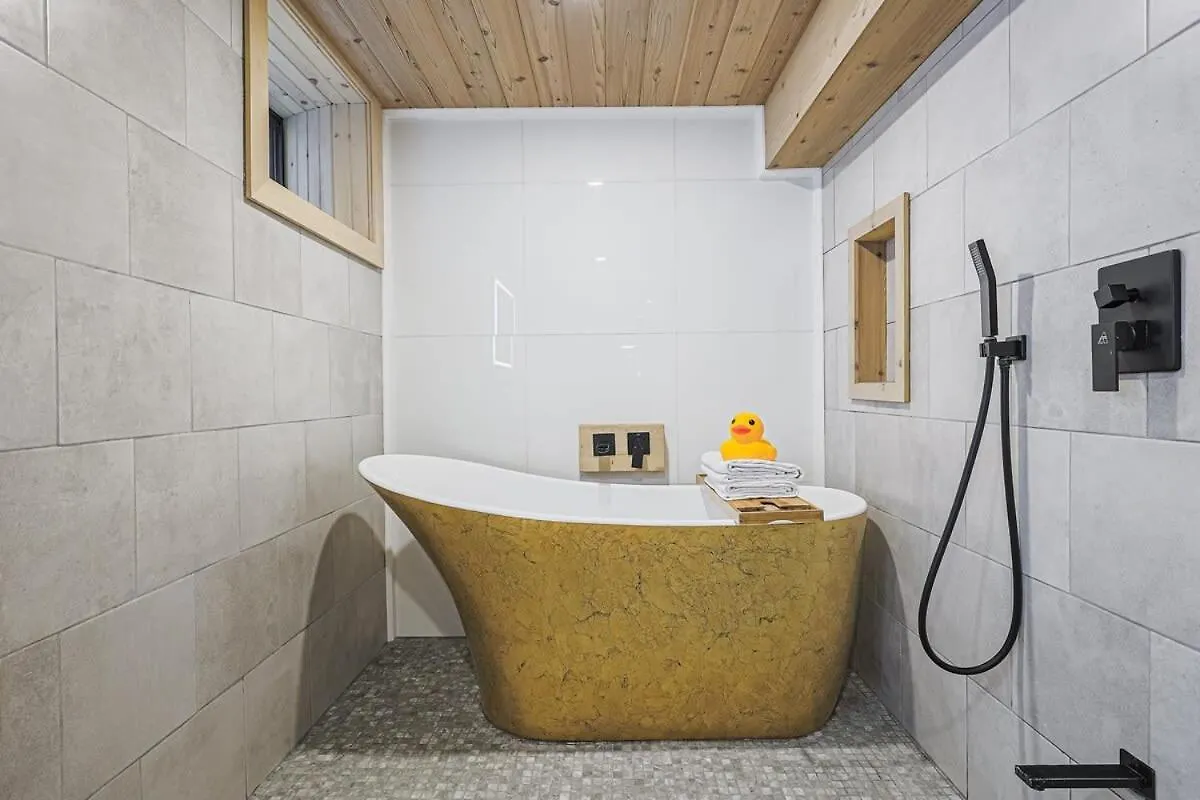 Spa Oasis In Toronto'S Heart + Parking! 0*, Toronto Canada