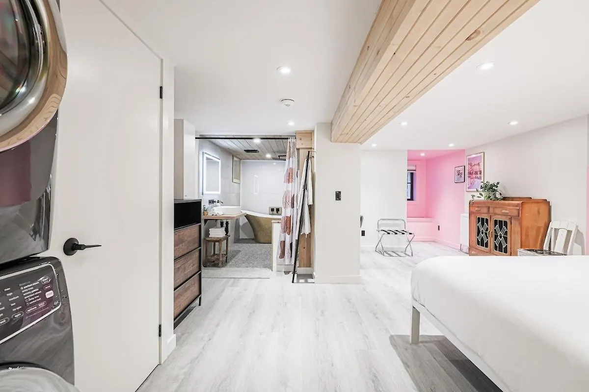 Spa Oasis In Toronto'S Heart + Parking! 0*, Toronto