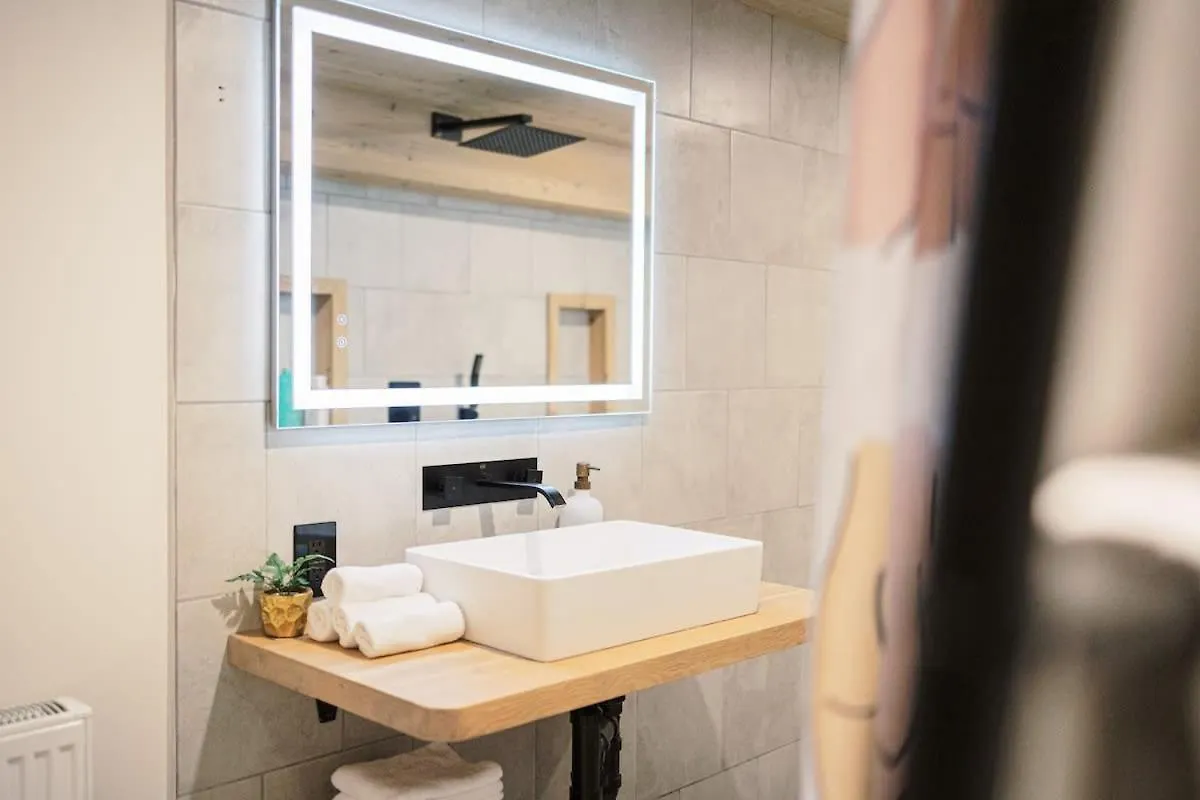 Spa Oasis In Toronto'S Heart + Parking! Canada