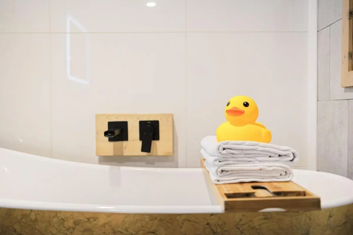 Spa Oasis In Toronto'S Heart + Parking! Apartment