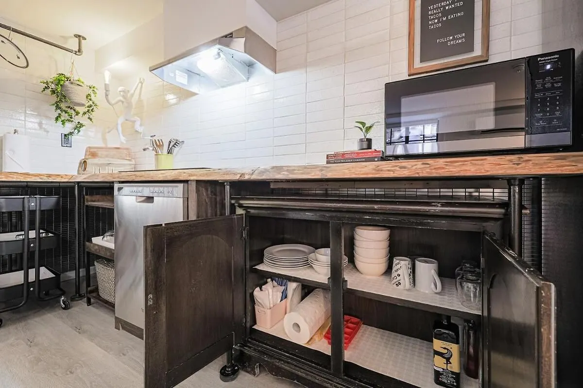 Spa Oasis In Toronto'S Heart + Parking! 0*, Toronto