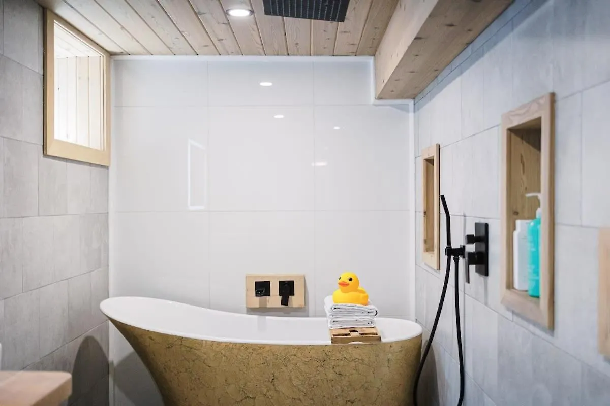 Spa Oasis In Toronto'S Heart + Parking!