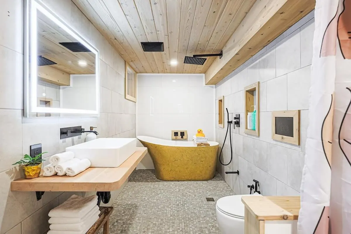 Spa Oasis In Toronto'S Heart + Parking! Apartment